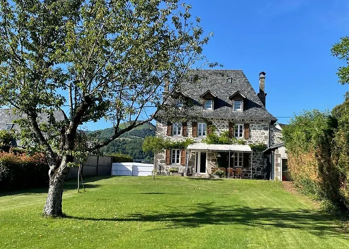 20 Min Lioran, Maison Familiale En Auvergne, Nature Et Confort, Holiday home *