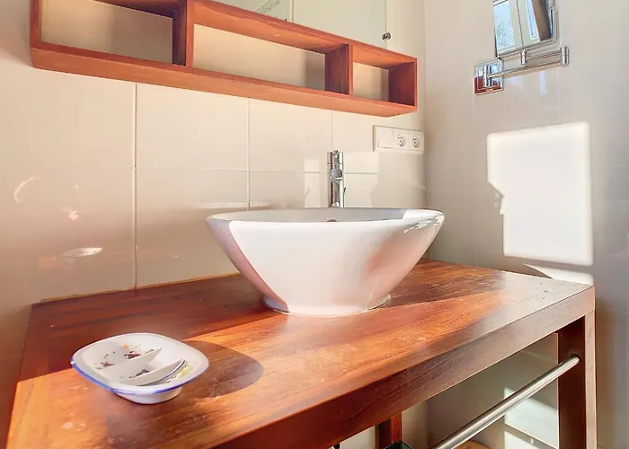 Holiday home 20 Min Lioran, Maison Familiale En Auvergne, Nature Et Confort, Vic-sur-Cere