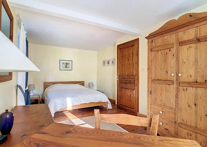 Holiday home 20 Min Lioran, Maison Familiale En Auvergne, Nature Et Confort, Vic-sur-Cere