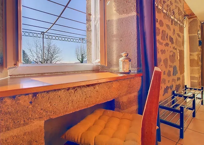 Holiday home 20 Min Lioran, Maison Familiale En Auvergne, Nature Et Confort,