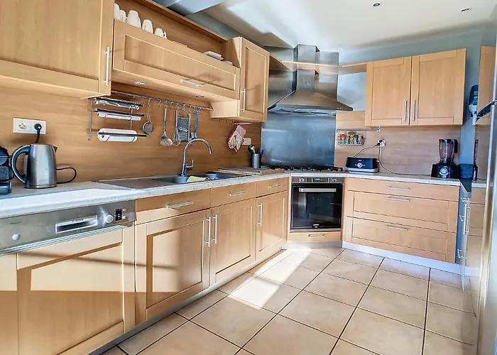 20 Min Lioran, Maison Familiale En Auvergne, Nature Et Confort, Holiday home *